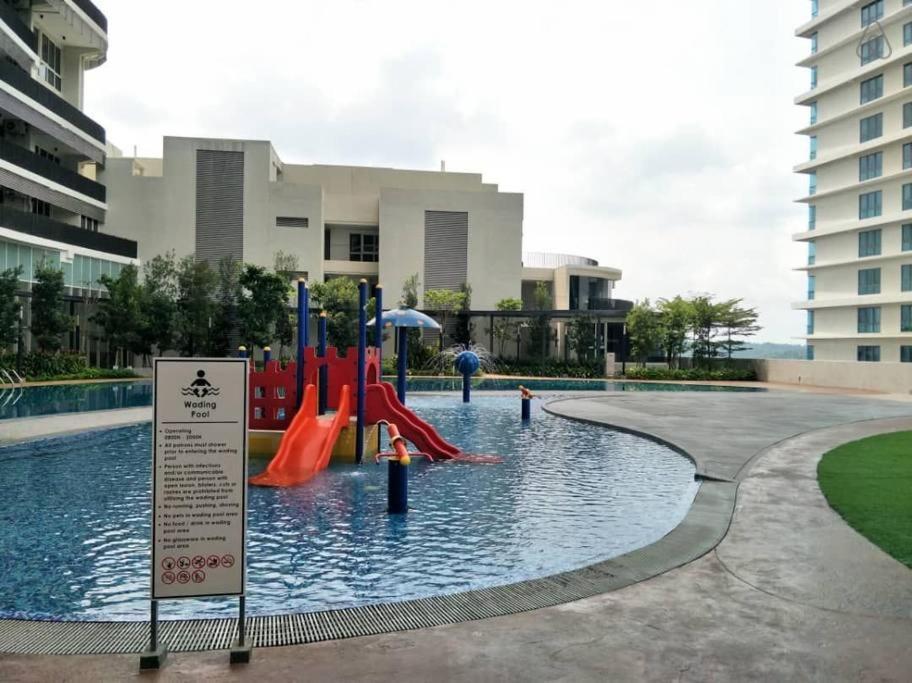 Cozy, High-Floor 2Br Apt Near Legoland Appartement Nusajaya  Buitenkant foto
